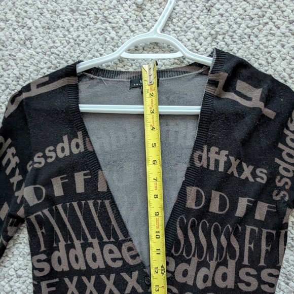 Vex Collection Women's (Small) Extra-Long V-neck Button-Down Cardigan/Sweater - Picture 7 of 11